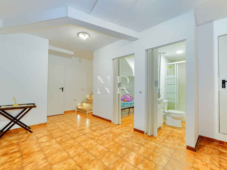 Semi-detached villa for sale in Oasis de Nagüeles with a private pool