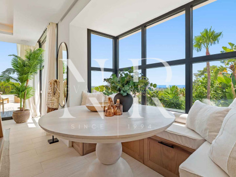 Villa en Nueva Andalucía con vistas al mar en venta