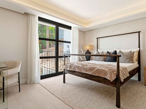 Villa in Nueva Andalucía with sea views for sale