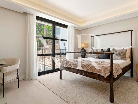 Villa en Nueva Andalucía con vistas al mar en venta