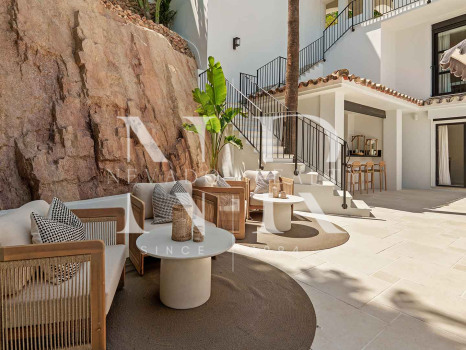 Villa en Nueva Andalucía con vistas al mar en venta