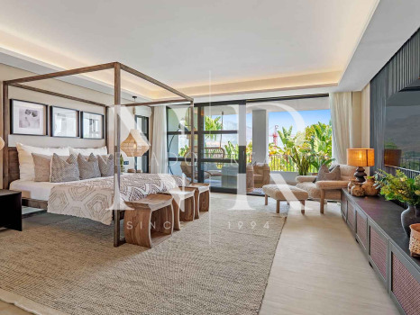 Villa en Nueva Andalucía con vistas al mar en venta