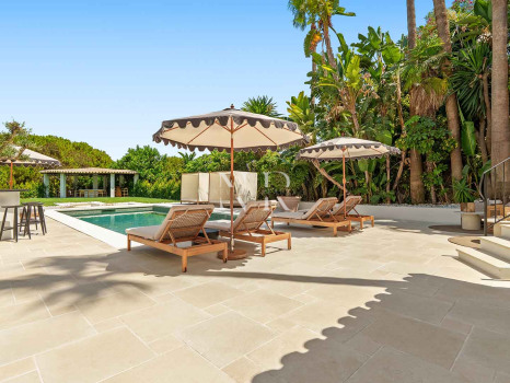Villa in Nueva Andalucía with sea views for sale