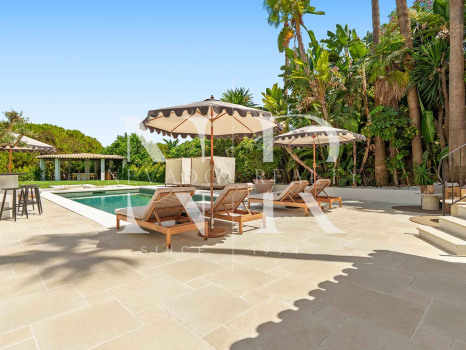 Villa en Nueva Andalucía con vistas al mar en venta
