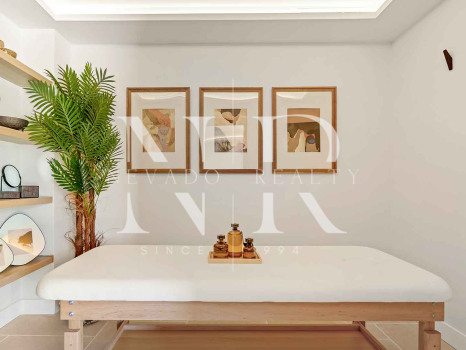 Villa en Nueva Andalucía con vistas al mar en venta
