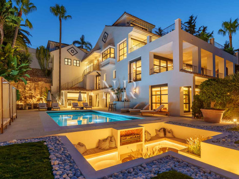 Villa in Nueva Andalucía with sea views for sale
