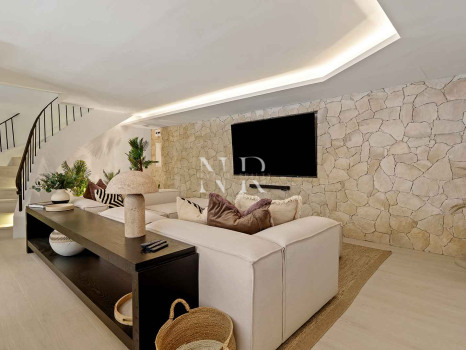 Villa in Nueva Andalucía with sea views for sale