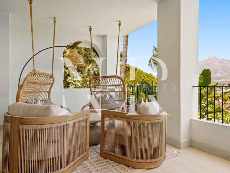 Villa en Nueva Andalucía con vistas al mar en venta