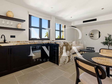 Villa en Nueva Andalucía con vistas al mar en venta