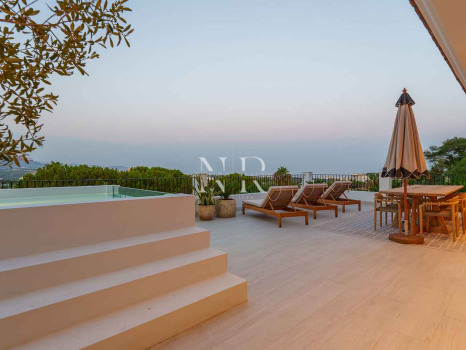 Villa in Nueva Andalucía with sea views for sale