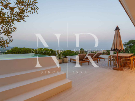 Villa en Nueva Andalucía con vistas al mar en venta