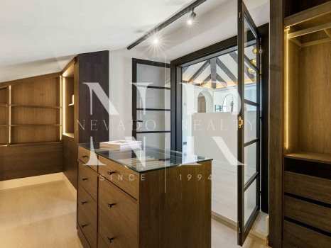 Villa en Nueva Andalucía con vistas al mar en venta