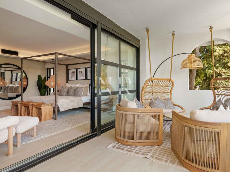 Villa in Nueva Andalucía with sea views for sale