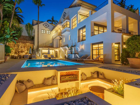 Villa in Nueva Andalucía with sea views for sale