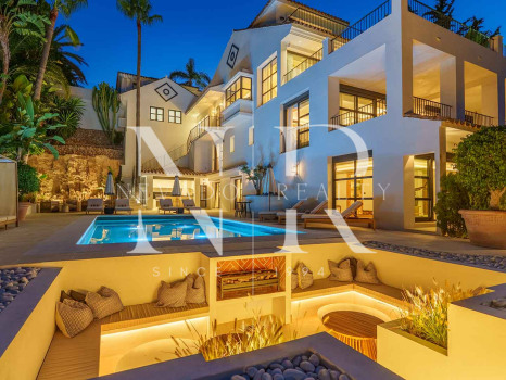 Villa en Nueva Andalucía con vistas al mar en venta