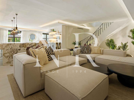 Villa en Nueva Andalucía con vistas al mar en venta