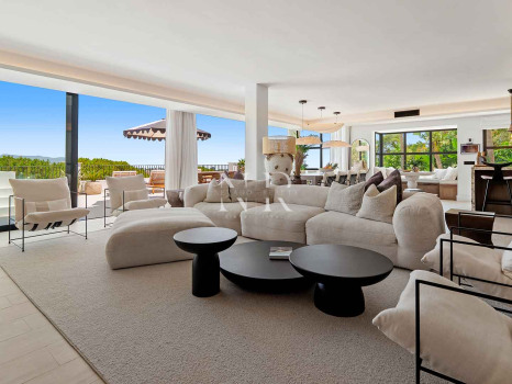 Villa in Nueva Andalucía with sea views for sale