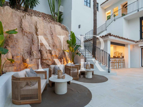 Villa en Nueva Andalucía con vistas al mar en venta