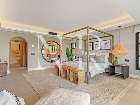 Villa en Nueva Andalucía con vistas al mar en venta