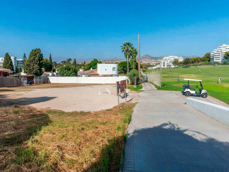 Plot next to the Real Club de Golf de Guadalmina with golf views for sale