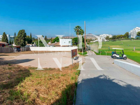 Plot next to the Real Club de Golf de Guadalmina with golf views for sale