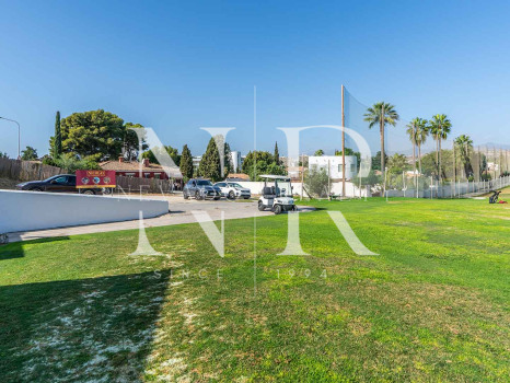 Plot next to the Real Club de Golf de Guadalmina with golf views for sale