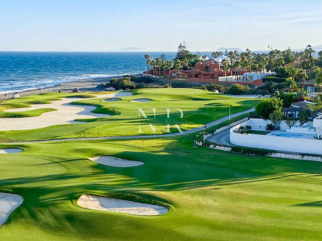 Plot next to the Real Club de Golf de Guadalmina with golf views for sale