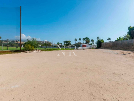 Plot next to the Real Club de Golf de Guadalmina with golf views for sale