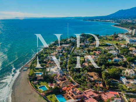 Plot next to the Real Club de Golf de Guadalmina with golf views for sale