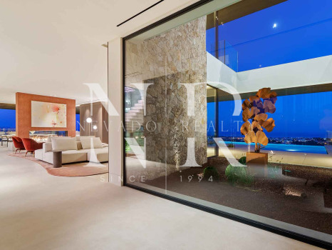 Villa en Urbanización El Herrojo Alto con vistas panorámicas al mar en venta