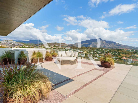 Villa en Urbanización El Herrojo Alto con vistas panorámicas al mar en venta