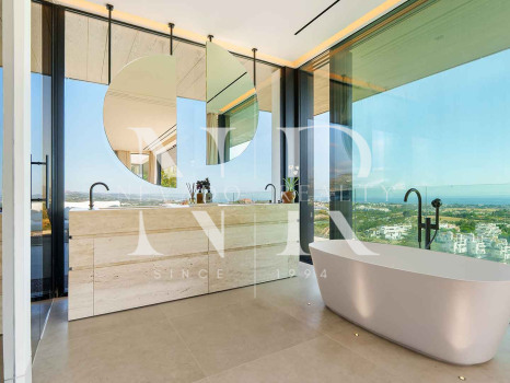 Villa en Urbanización El Herrojo Alto con vistas panorámicas al mar en venta