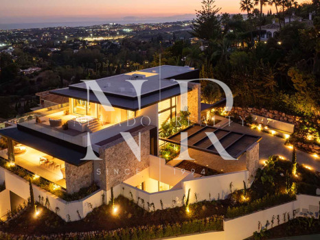 Villa en Urbanización El Herrojo Alto con vistas panorámicas al mar en venta