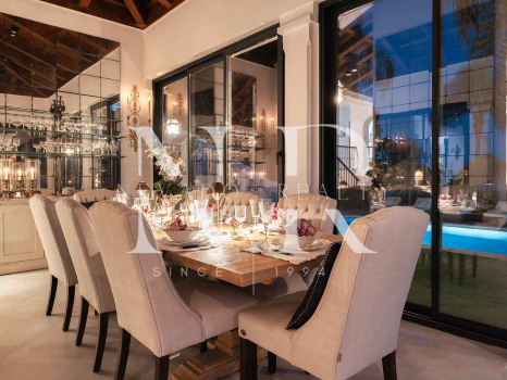 Villa de style andalou classique à vendre dans le domaine privé d'El Madroñal