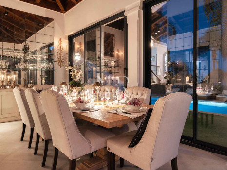 Villa de style andalou classique à vendre dans le domaine privé d'El Madroñal