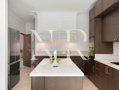 Villa de style andalou classique à vendre dans le domaine privé d'El Madroñal