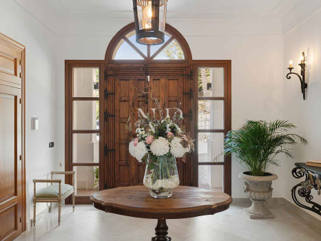 Villa de style andalou classique à vendre dans le domaine privé d'El Madroñal