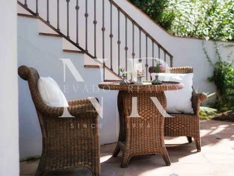 Villa de style andalou classique à vendre dans le domaine privé d'El Madroñal