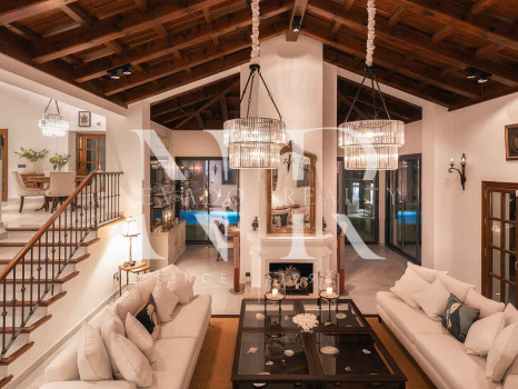 Villa de style andalou classique à vendre dans le domaine privé d'El Madroñal