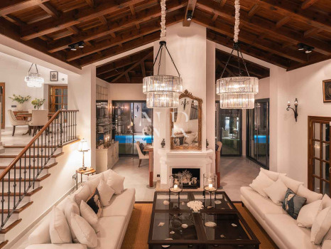 Villa de style andalou classique à vendre dans le domaine privé d'El Madroñal