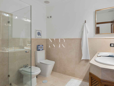 Villa de style andalou classique à vendre dans le domaine privé d'El Madroñal