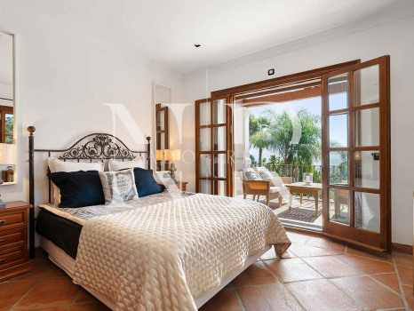 Villa de style andalou classique à vendre dans le domaine privé d'El Madroñal