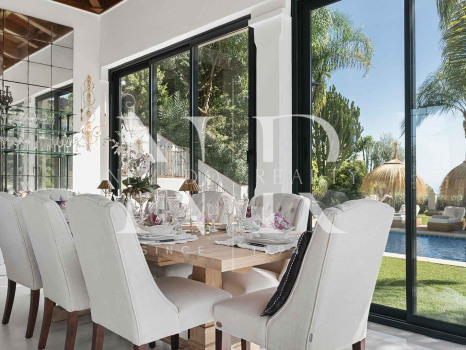Villa de style andalou classique à vendre dans le domaine privé d'El Madroñal