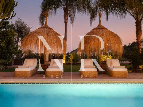 Villa de style andalou classique à vendre dans le domaine privé d'El Madroñal
