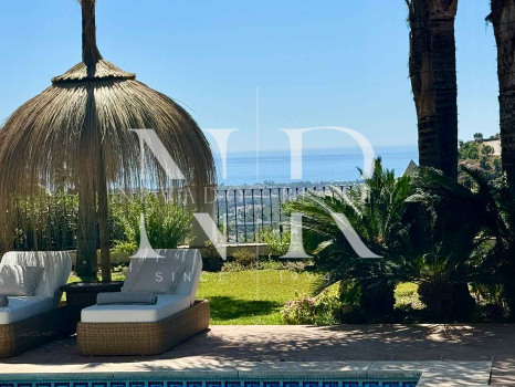 Villa de style andalou classique à vendre dans le domaine privé d'El Madroñal