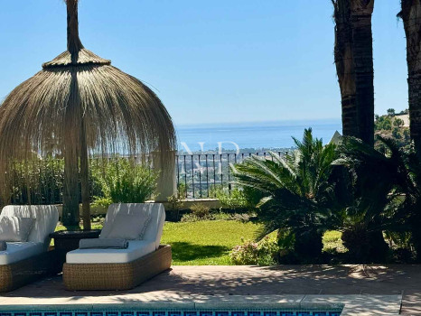 Villa de style andalou classique à vendre dans le domaine privé d'El Madroñal