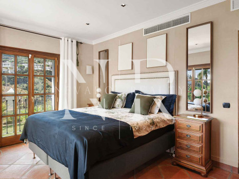 Villa de style andalou classique à vendre dans le domaine privé d'El Madroñal