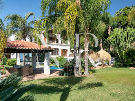 Villa de style andalou classique à vendre dans le domaine privé d'El Madroñal
