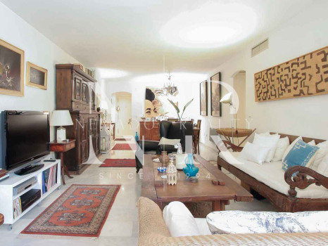 Apartamento en Urbanización Jardines de las Lomas de Marbella Club en venta