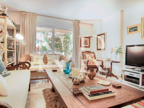 Apartamento en Urbanización Jardines de las Lomas de Marbella Club en venta